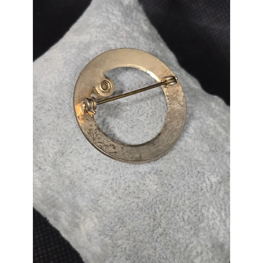 Vintage Gold Tone Circle Brooch Faux Pearl Accent Minimalist Round Pin 1 Inch